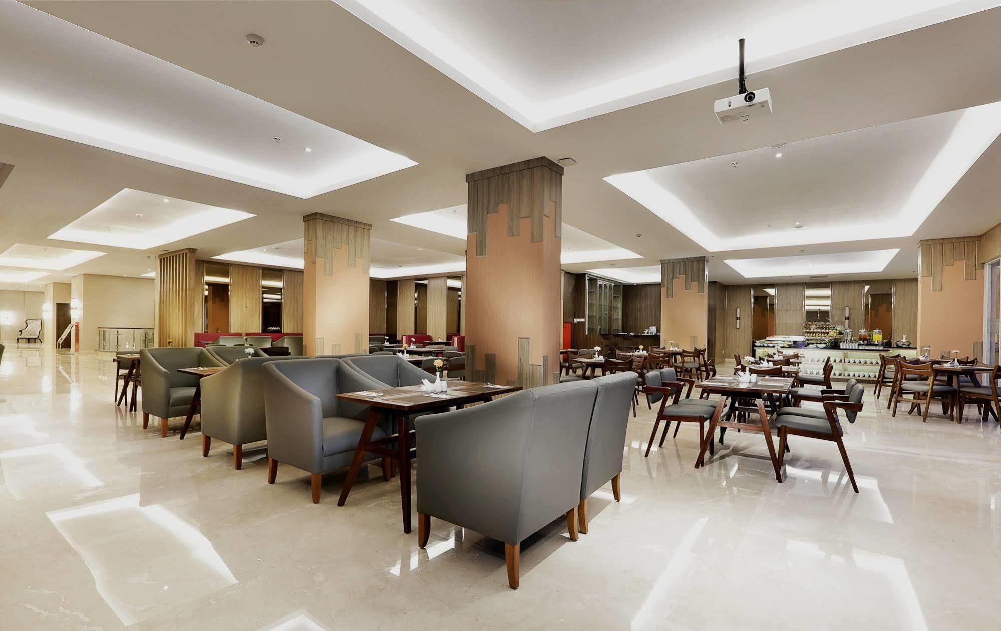 Hotel Harper Perintis By Aston Makasar Zewnętrze zdjęcie