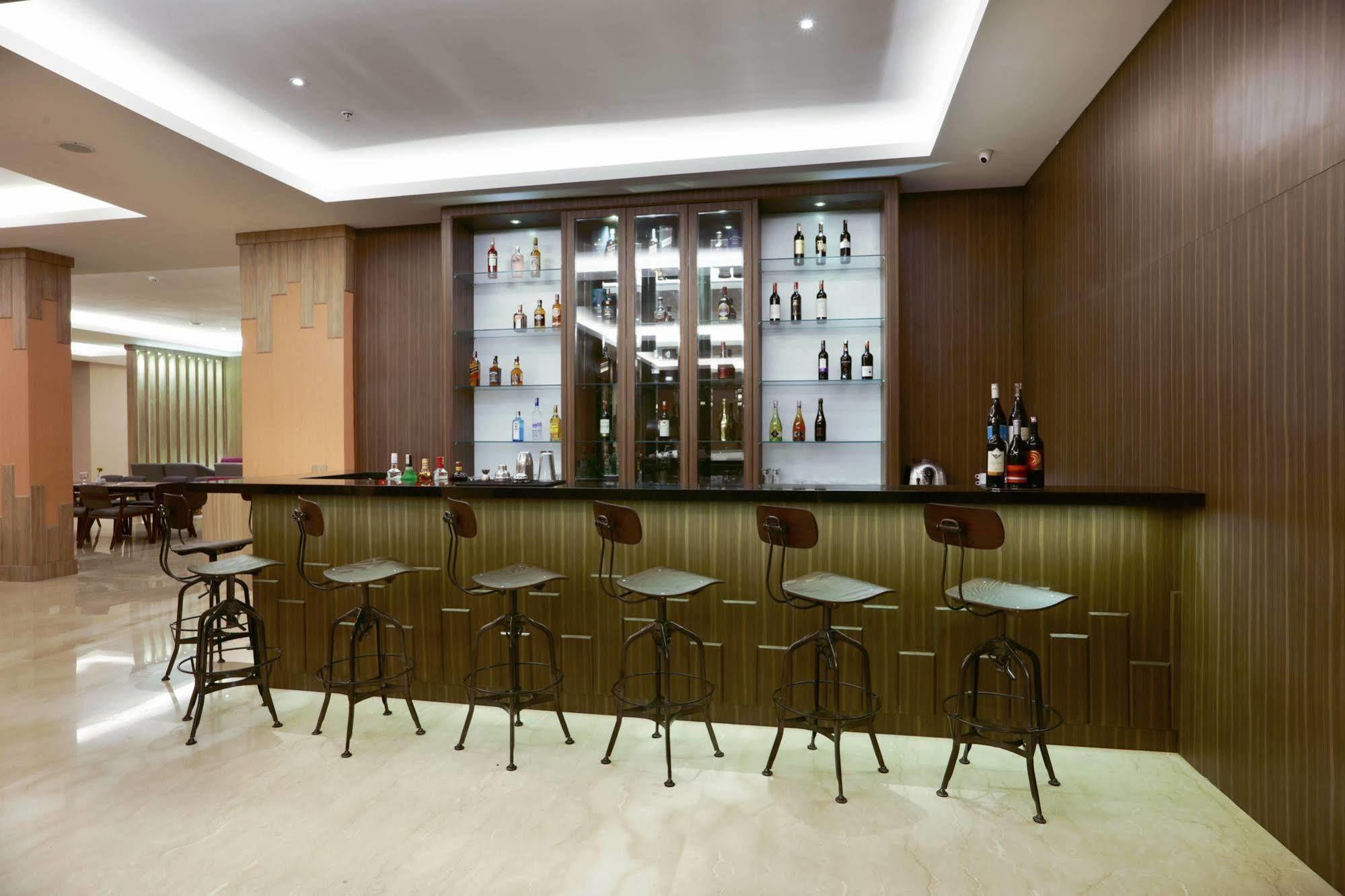 Hotel Harper Perintis By Aston Makasar Zewnętrze zdjęcie
